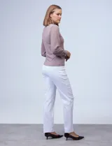 Blusa combinada marca Tahari, con torso de modal y mangas de gasa.