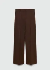 Pantalon de vestir de corte recto y tiro medio, color marrón con diseño de cuadros sutiles. Cuenta con trabillas para cinturón, bolsillos laterales y cierre oculto con botón, gancho y cremallera.