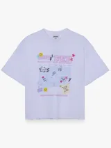 Camiseta blanca de algodón con cuello redondo, manga corta y estampado gráfico delantero en tonos rosados, amarillos y celestes de estilo Y2K.