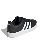 Championes Adidas Grand Court Base 2.0, color negro con las tres tiras blancas en los laterales y suela blanca.