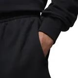 Short Nike Jordan Brooklyn Fleece de color negro, confeccionado en tejido de felpa, con cintura elástica ajustable mediante cordón y el logo Jumpman bordado en contraste en la pierna izquierda.