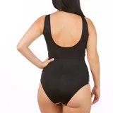 Malla enteriza estampada con diseño animal print en tonos rosa y celeste, con escote en V y lazo ajustable en el centro del busto.