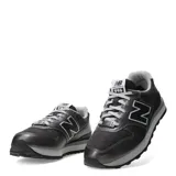 Championes urbanos New Balance modelo 996, color gris metalizado con detalles en blanco y negro. Presentan el logo 'N' característico en los laterales, entresuela de espuma y suela de goma, combinando estilo clásico y comodidad.