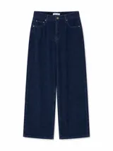 Pantalón de pana color azul marino, de corte recto y tiro alto, con bolsillos delanteros y traseros.