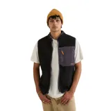 Chaleco de polar negro con cierre frontal, cuello alto y bolsillo en el pecho con cierre y solapa en contraste de color gris oscuro. Incluye logo de la marca bordado en el bolsillo.