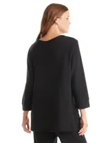 Buzo de calce suelto y relajado confeccionado en tejido soft, con cuello a la base y escote en V. Presenta mangas largas con puños.