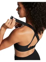 Sostén deportivo Under Armour Infinity High, color negro, de alto impacto, con tecnología de soporte que se sincroniza con los movimientos y acolchado de espuma ultraliviana.