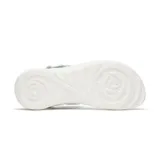 Sandalia deportiva de mujer en color verde menta, con tiras de malla transpirable, cierre de velcro con hebilla ajustable y suela de goma EVA ligera.