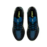 Championes de running Asics modelo Kinsei Neo, con capellada de tejido técnico en color negro y detalles en azul y amarillo neón. Presentan tecnología de amortiguación visible en la entresuela y suela de goma de alto rendimiento.