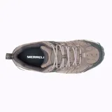 Zapatillas de senderismo Merrell Accentor 3 para mujer, color marrón y gris. Confeccionadas en cuero de gamuza y malla transpirable, con cordones y correas reciclados. Cuentan con puntera de goma protectora, forro de malla reciclada, plantilla de espuma EVA reciclada y suela de goma con tracción duradera.