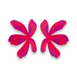 Par de aros con forma de flor, con diseño abstracto en colores fucsia y verde.