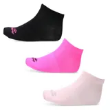 Pack de tres pares de medias deportivas tipo soquete, con logo de la marca estampado en la puntera. Incluye un par negro con logo fucsia, un par fucsia con logo negro y un par rosa claro con logo gris.