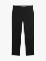 Pantalón chino negro de sarga, confeccionado en mezcla de algodón y elastano, con diseño de pierna recta, bolsillos diagonales en la cintura y bolsillos traseros ribeteados.