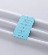 Remera deportiva de cuello redondo y manga corta, confeccionada con tecnología Dry para mayor transpirabilidad y control de la humedad. Presenta un diseño minimalista y funcional, ideal para actividades físicas.