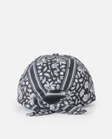 Gorra Rip Curl estilo dad hat color negro con estampado tipo bandana paisley en color blanco, visera curva y pequeño aplique metálico con el logo de la marca en el lateral.