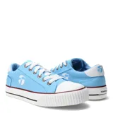 Championes urbanos Topper modelo Wagon, confeccionados en lona color celeste con puntera y suela de goma blanca. Presentan cordones blancos y detalle de logo lateral en color blanco.