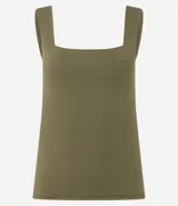 Blusa básica sin mangas marca Cortelle, confeccionada en poliamida, con escote cuadrado y tirantes medianos.