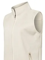Chaleco de micropolar color blanco hueso, con cuello alto, cierre frontal completo y dos bolsillos laterales con cierre.