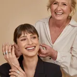 Anillo triple alianza confeccionado en plata 925, compuesto por tres bandas entrelazadas con diferentes texturas y acabados.