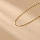 Cadena rolo de oro amarillo de 9k con eslabones finos y delicados.