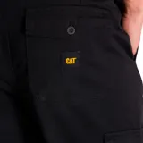 Pantalon cargo de corte recto color negro, con bolsillos laterales tipo sobre, bolsillos traseros con solapa y bolsillos cargo utilitarios en los laterales. Cuenta con cierre de cremallera y botón.