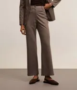 Pantalón de vestir de punto roma con estampado de cuadros príncipe de gales, corte recto y cintura baja.