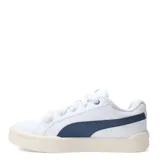 Championes urbanos Puma modelo Park Life Style Easy, de corte bajo, color negro con detalles en blanco. Presentan cordones anchos, suela de goma blanca y logo de la marca en el lateral.