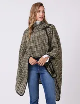 Ruana tejida de Jones New York con diseño a cuadros en tonos verdes y marrones. Presenta cuello alto, cierre frontal con botón tipo trenca y bordes con ribete negro.