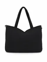 Bandolera negra de diseño minimalista con forma superior en V, confeccionada en material textil acolchado. Cuenta con doble asa de hombro y cierre superior.
