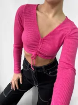 Top manga larga de morley o lanilla, con escote en V y frunce regulable en el centro.