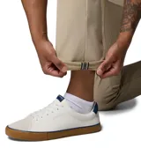 Pantalón cargo Columbia Roc Tech para hombre, color beige, con bolsillos laterales y traseros, tecnología de repelencia Omni-Shield y tejido elástico.