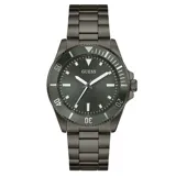 Reloj analógico Guess con caja de acero inoxidable en tono gris gunmetal y esfera verde. Presenta un diseño deportivo con bisel giratorio, índices luminiscentes y malla de eslabones de acero con acabado cepillado.