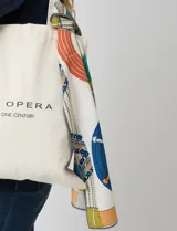 Pashmina cuadrada de seda y cashmere con estampado multicolor de motivos náuticos y geométricos.