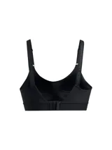 Top deportivo Under Armour Infinity Mid 2.0 color negro, de soporte medio, con almohadillas moldeadas, tirantes ajustables y paneles laterales de malla.