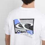 Remera O'Neill de manga corta y cuello redondo en color blanco, con pequeño estampado frontal en el pecho.