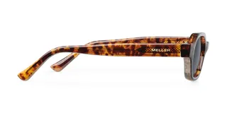 Lentes de sol unisex con montura gruesa de acetato color carey y lentes polarizadas alemanas color negro. Diseño ovalado con protección UV400.