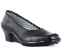 Zapato de vestir tipo pump, color negro, con taco bajo y plataforma integrada. Diseño de punta redondeada y estilo ergonómico, ideal para uso prolongado.