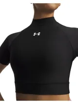 Remera crop deportiva de manga corta y cuello alto, color negro, con mangas raglán y logo de la marca en el pecho.
