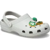 Zuecos Crocs Classic Clog con temática del equipo de baloncesto NBA Boston Celtics, color blanco con charms de tréboles y monedas doradas.