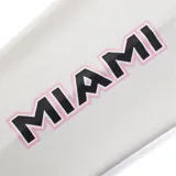 Canguro blanco con capucha y cordones ajustables. Estampado frontal con el logo del Inter de Miami en negro y rosa.