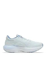 Championes deportivos Puma Scend Pro, color celeste con entresuela blanca y detalles en salmón. Incorporan tecnología Profoam.