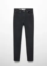 Jeans skinny de tiro alto en color negro, con diseño de cinco bolsillos, trabillas para cinturón y cierre frontal con cremallera y botón.