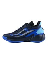 Championes de básquetbol Umbro modelo Dribble, con diseño de camuflaje en tonos grises y negros. Presentan una suela robusta con entresuela blanca y detalles geométricos en el talón.