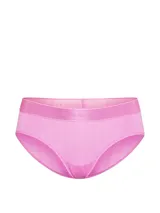 Panty hiphugger Victoria's Secret de tiro medio, confeccionada en tejido modal ultra-fine color lila con textura acanalada y cinturilla elástica con logo.