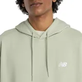Buzo con capucha de felpa francesa, color verde pálido, corte relajado y bolsillo canguro frontal. Presenta el logo bordado de New Balance en el pecho.