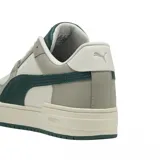 Championes Puma modelo CA Pro Classic II, de diseño urbano con plataforma, color blanco con detalles de logo en dorado.