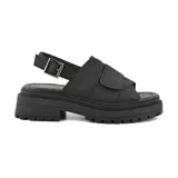 Sandalias negras de cuero sintético con plataforma track y hebilla ajustable.