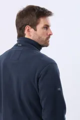 Campera polar de abrigo azul marino, con cuello alto, cierre frontal y bolsillos laterales y en el pecho con cierre.