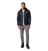 Campera híbrida Columbia con capucha, diseño acolchado en el frente y espalda, y paneles laterales elásticos. Cuenta con cierre frontal completo, bolsillos laterales con cremallera y tecnología Omni-Shield repelente al agua.