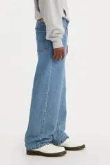 Jeans Levi's 578 Baggy New Blue Moon, de corte holgado y tiro medio, color azul claro.